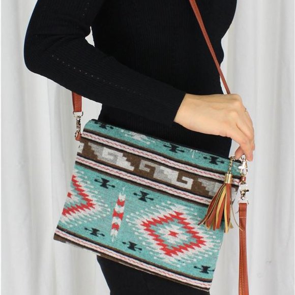 Aztec Design Wristlet Crossbody Bag - Picture 2 of 4